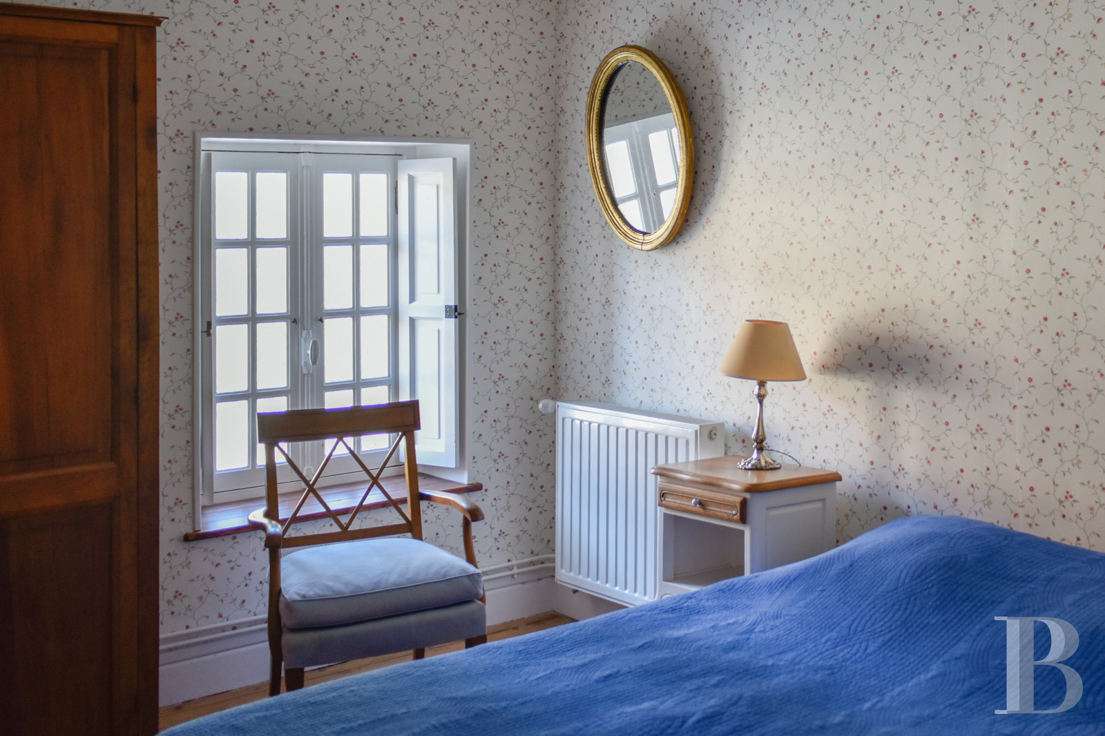 En Limousin, dans le sud-est de la Creuse et à proximité d’Aubusson, un logis indépendant du 17e siècle au centre d’une place forte médiévale,  - photo  n°20